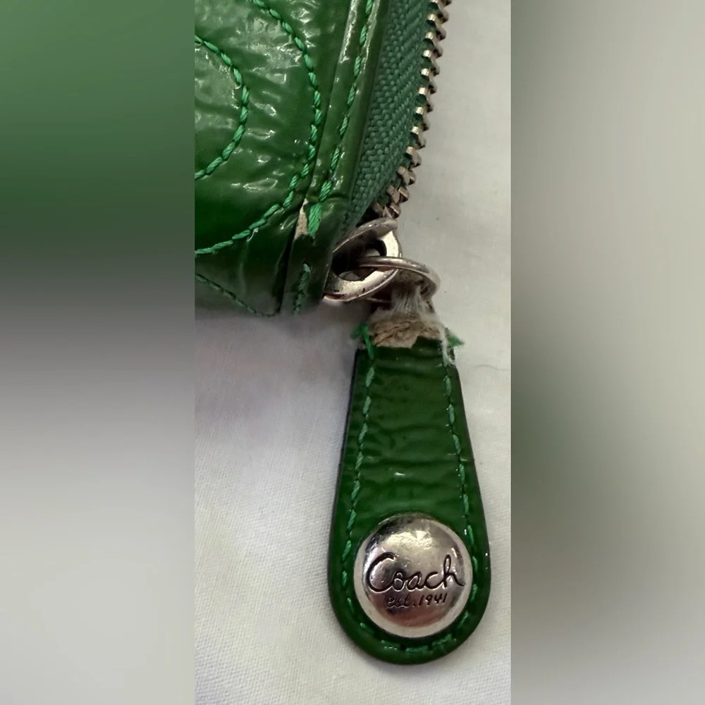 Coach Legacy Patent Leather Green Quilted Zip Around Purse Wallet Wristlet Y2K - Picture 2 of 6